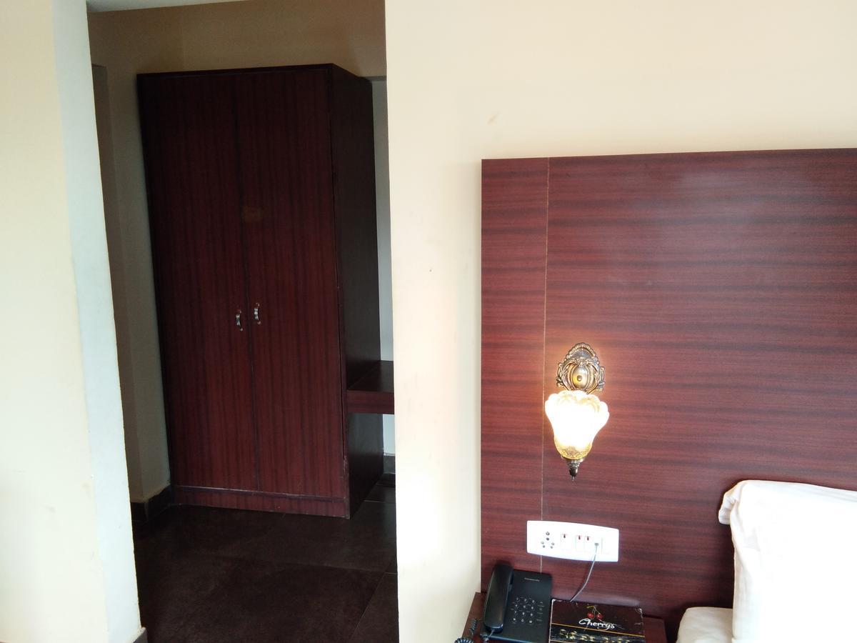 Berry Hills Resort Ooty Buitenkant foto